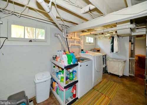 21 Loudoun St, Lovettsville VA  20180-8513 exterior