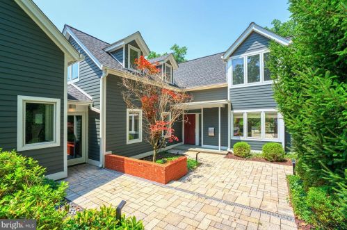 3132 Sleepy Hollow Rd, Falls Church, VA 22042-3147