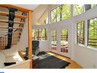 1948 Brooke Dr, New Hope, PA 18938-9434