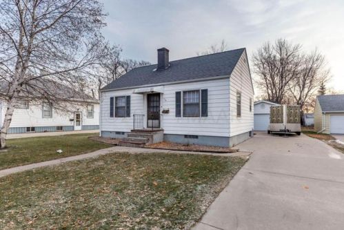 114 15th St, Moorhead, MN 56560-3032