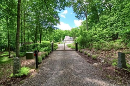 15 Forest Ridge Rd, Haddam, CT 06438-1000