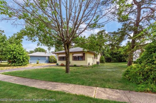 45 Jetty Ct, Bricktown, NJ 08723-7223
