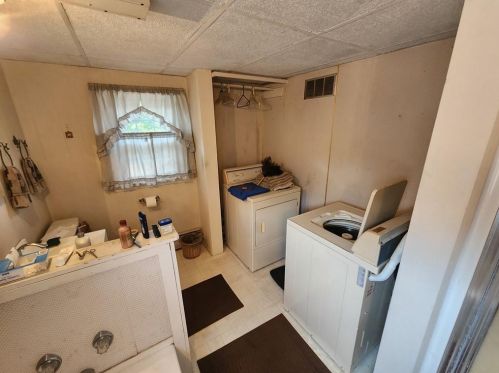 81 Flagg Ln, North Kingstown RI  02852-6707 exterior