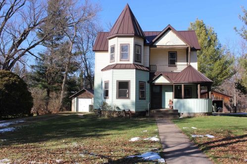 555 Pine Ave, Yuba, WI 54634-9000