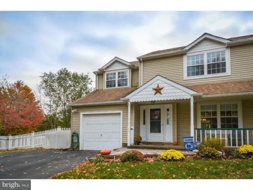 17 Tree Bark Ln, Southampton, PA 18966-2834