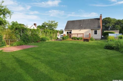 612 3rd Ave, Elwood NY  11731-3435 exterior