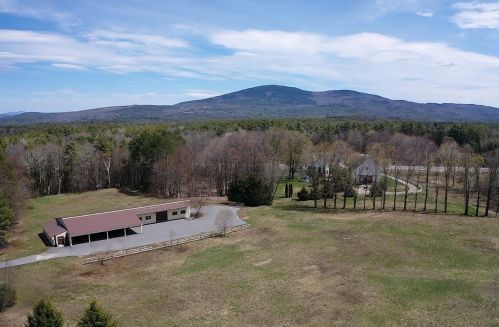 142 Blueberry Ln, New London, NH 03257-5512