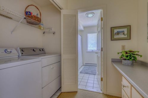 250 Ocean Rd, South Kingstown RI  02882-1346 exterior