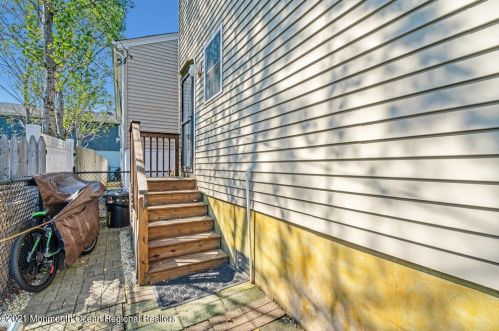 271 Kearney Ave, Pelican Island NJ  08751-1822 exterior