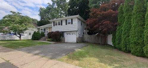 5 Meadowbrook Ln, Airmont, NY 10901-7615