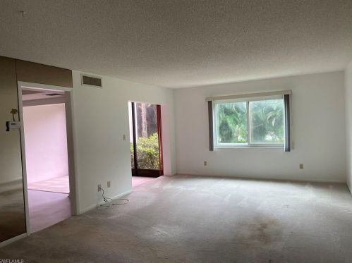 214 Bobolink Way, Naples FL  34105-2664 exterior