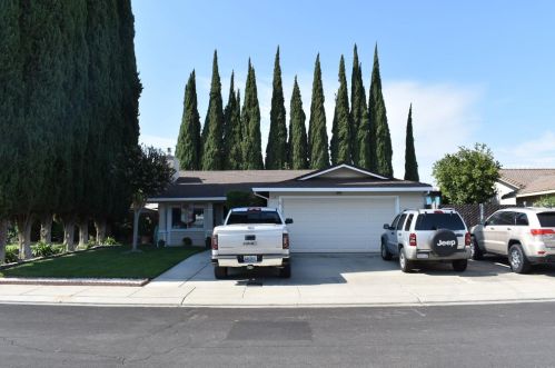 1061 Derby Ct, Manteca, CA 95336-6329