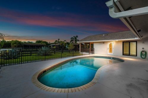 2904 Appaloosa Trl, West Palm Beach FL  33414-7639 exterior