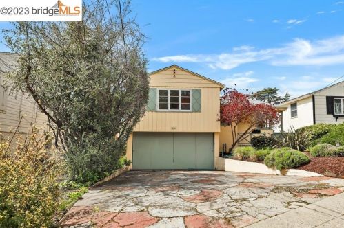 2123 Funston Pl, Oakland, CA 94602-2522