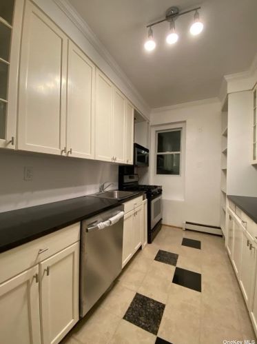 19 21st Rd, Long Island City NY  11105 exterior