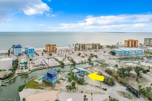 720 Matanzas Ct, Fort Myers Beach FL  33931-2120 exterior