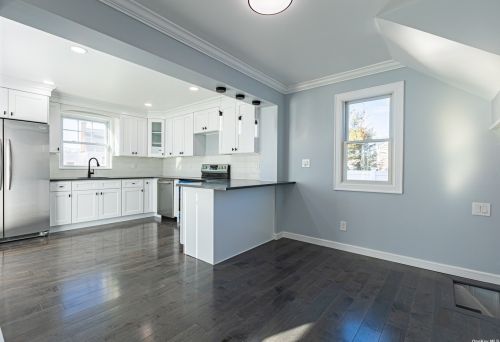 151 Reynolds Rd, West Islip NY  11795-2916 exterior