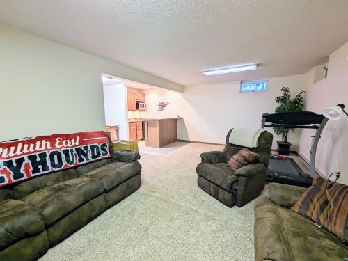 648 Jill St, Duluth MN 55803-2109 exterior