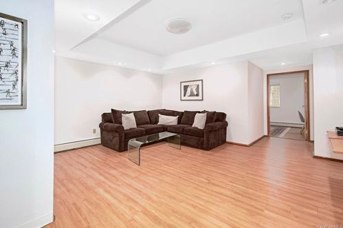 3 Banks Hill Rd, Pleasantville NY  10570-2453 exterior