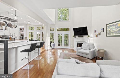 11410 Hollow Timber Ct, Herndon VA  20194-1980 exterior