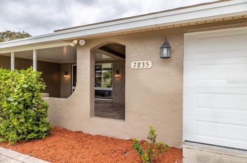7835 Farmlawn Dr, Port Richey, FL 34668-4148