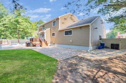 40 Ponderosa Ln, Old Bridge NJ  08857-3334 exterior