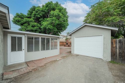 1445 Salina St, Upland CA  91786-8132 exterior