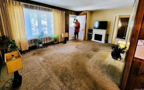 43 Van Wyck Dr, Poughkeepsie NY  12601-1518 exterior