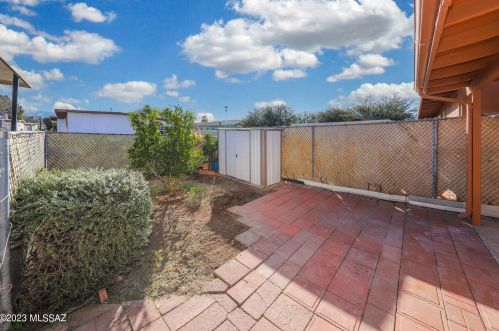 4040 Lazy Palm Dr, Tucson AZ 85730-3817 exterior