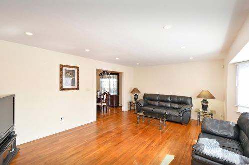 2 Alfred Cir, Holtsville, NY 11742-1605