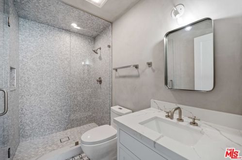 445 Sinaloa Rd, Simi Valley CA  93065-5430 exterior