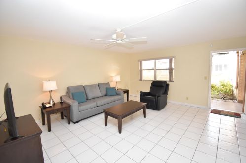 448 Saxony J, Delray Beach FL  33446-1020 exterior