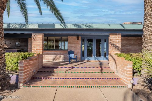 4305 Avenida Del Cazador, Tucson AZ  85718-7065 exterior