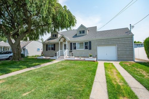 1021 Fulton Ave, North Lindenhurst NY  11757-2122 exterior