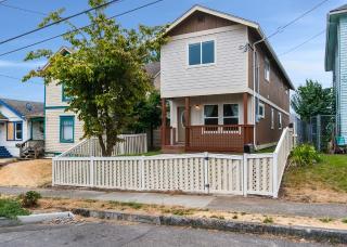 1037 5th St, Bremerton, WA 98337-1432