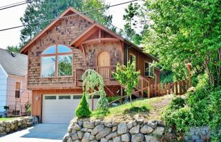 137 Lafayette Ave, Bremerton, WA 98312-3734