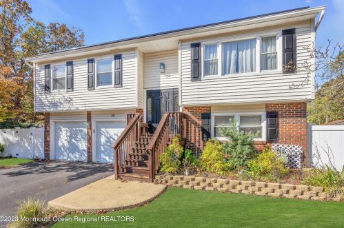 68 Sylvan Lake Blvd, Berkeley Township, NJ 08721-1936