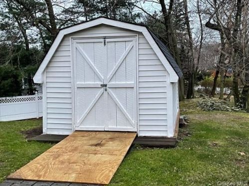 16 Locust Dr, Thiells NY  10984-1405 exterior