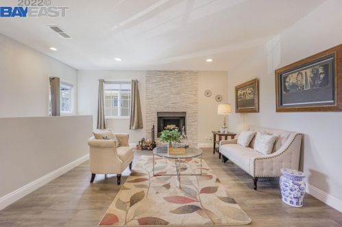 24494 Leona Dr, Hayward CA  94542-1010 exterior