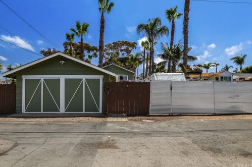 621 Horne St, Oceanside CA  92054-2418 exterior