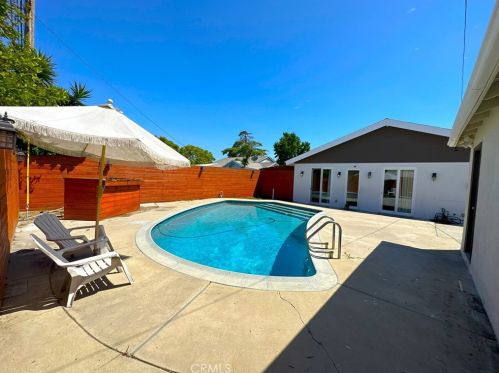 8425 Devenir Ave, Downey, CA 90242-4439
