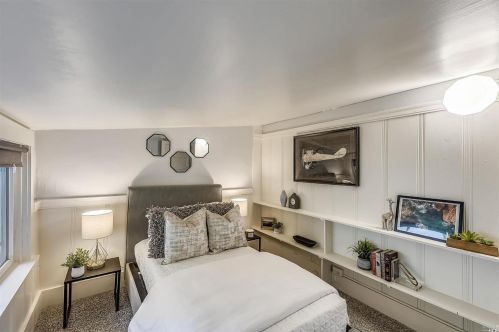 5044 Fairfax Ave, Oakland CA 94601-5811 exterior