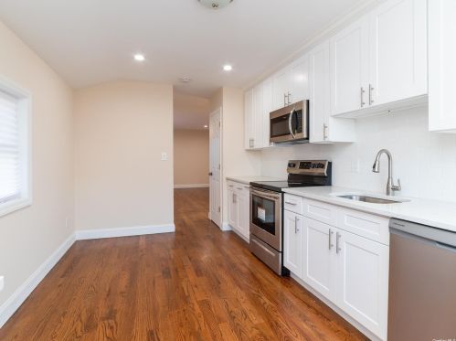 77 Andrews Ave, Wheatley Heights NY  11798-1833 exterior