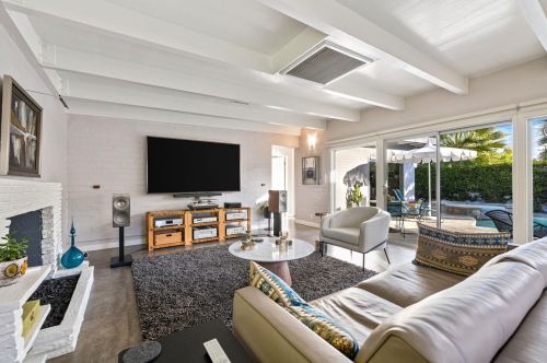 610 Hermosa Dr, Palm Springs CA  92262-6112 exterior