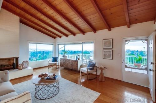 1527 Loring St, San Diego CA  92109-1765 exterior