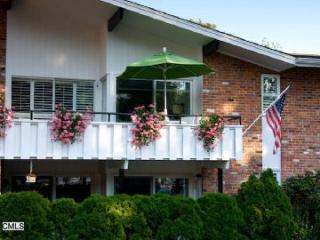 96 Southport Woods Dr, Southport, CT 06890-1158