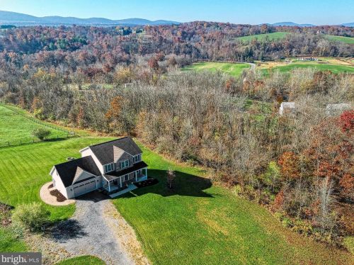 69 Old Mill Rd, Shermansdale, PA 17090-8601