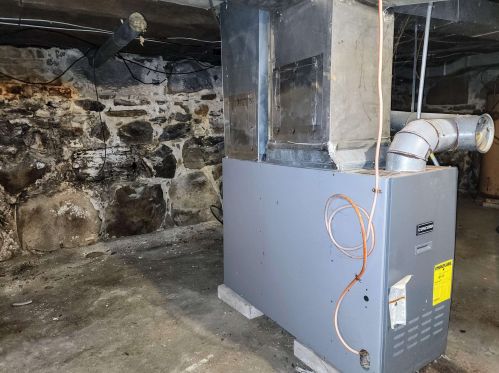 9 Hampstead Rd, Danville NH  03819-5100 exterior