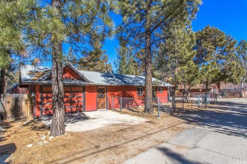 2099 4th Ln, Big Bear City CA  92314-9560 exterior