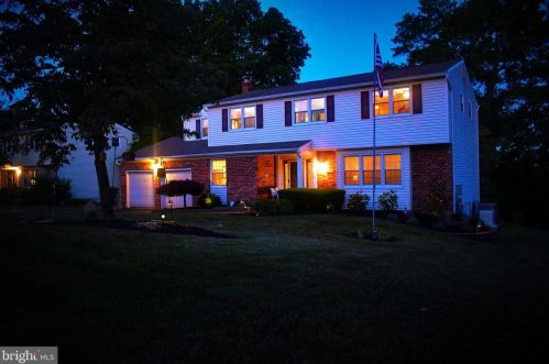 404 Falcon Rd, Norristown, PA 19403-1904